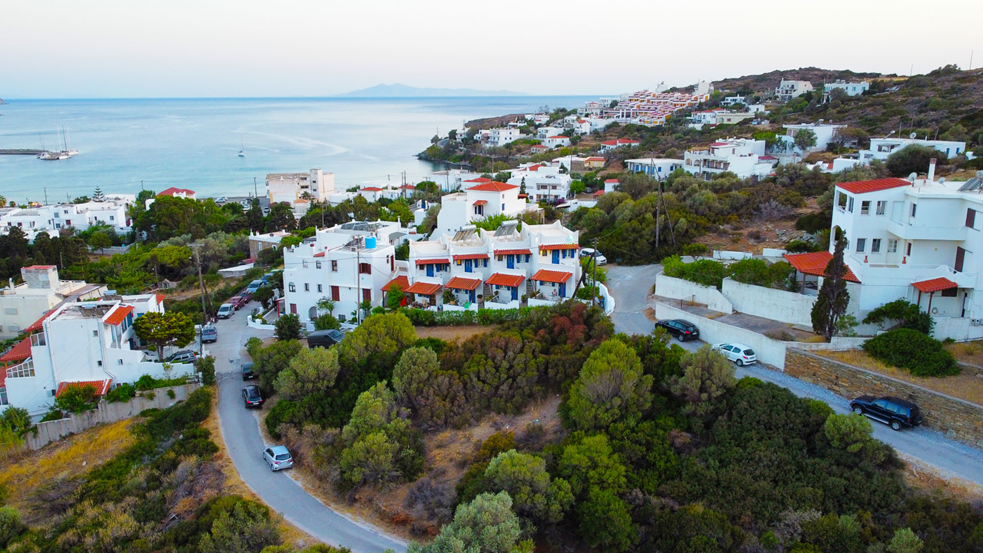Αεροφωτογραφία των Danaides Studios στο Μπατσί, Άνδρος